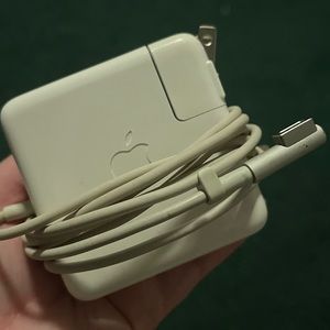 MagSafe 1 MacBook charger